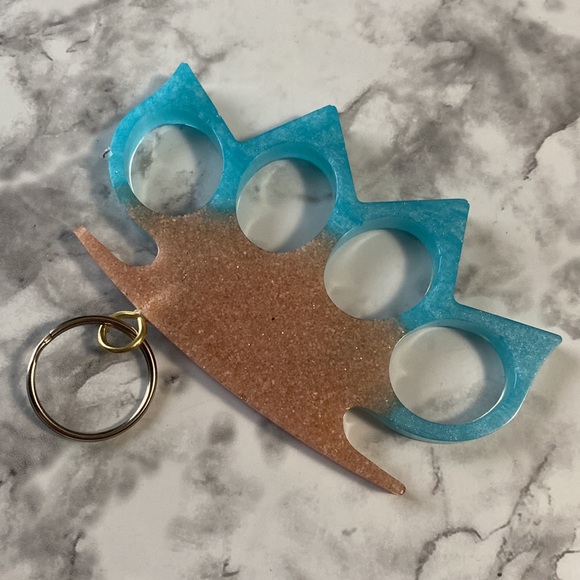 Beach Knuckles keychain - Picture 2 of 4